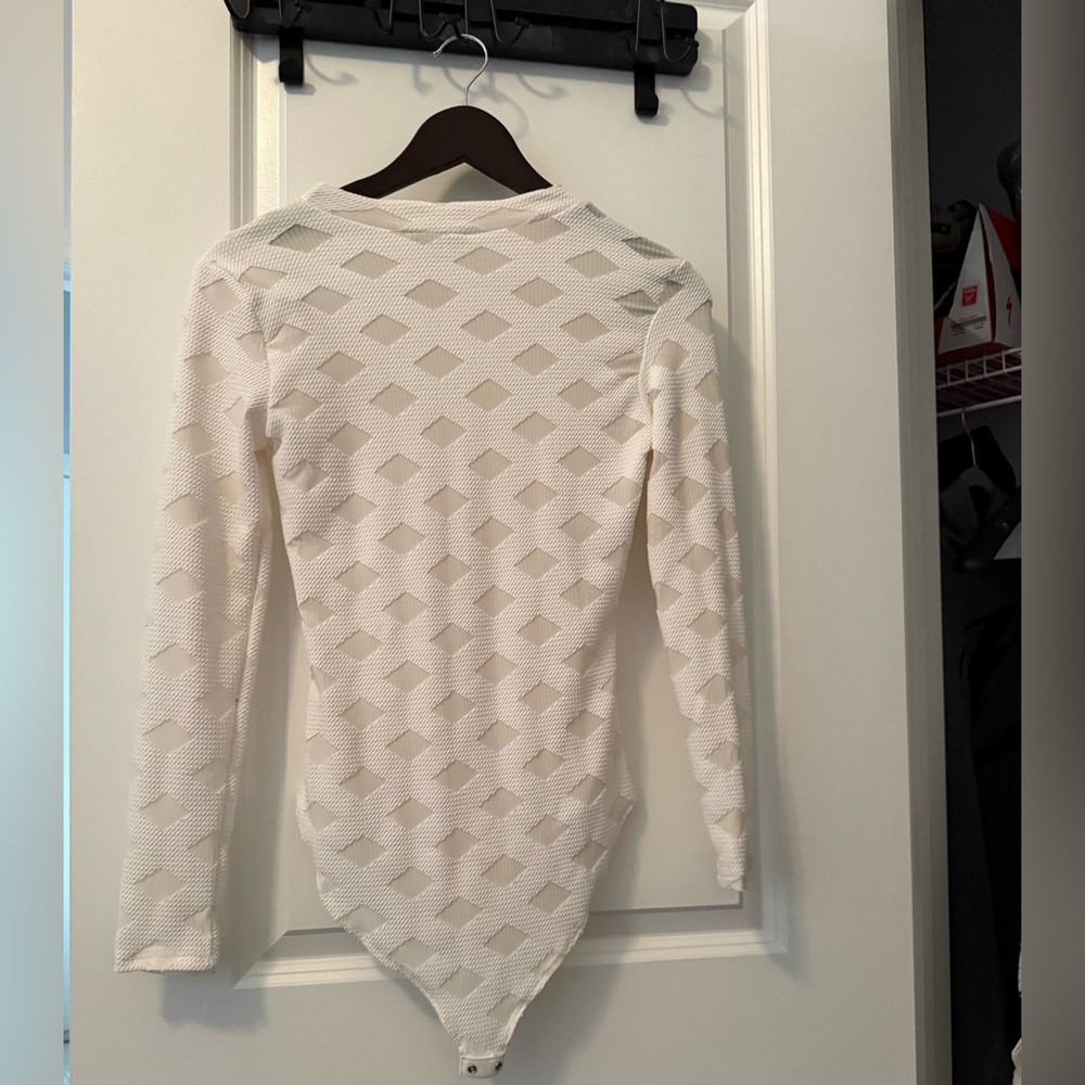 Elegant White Textured Women's Top